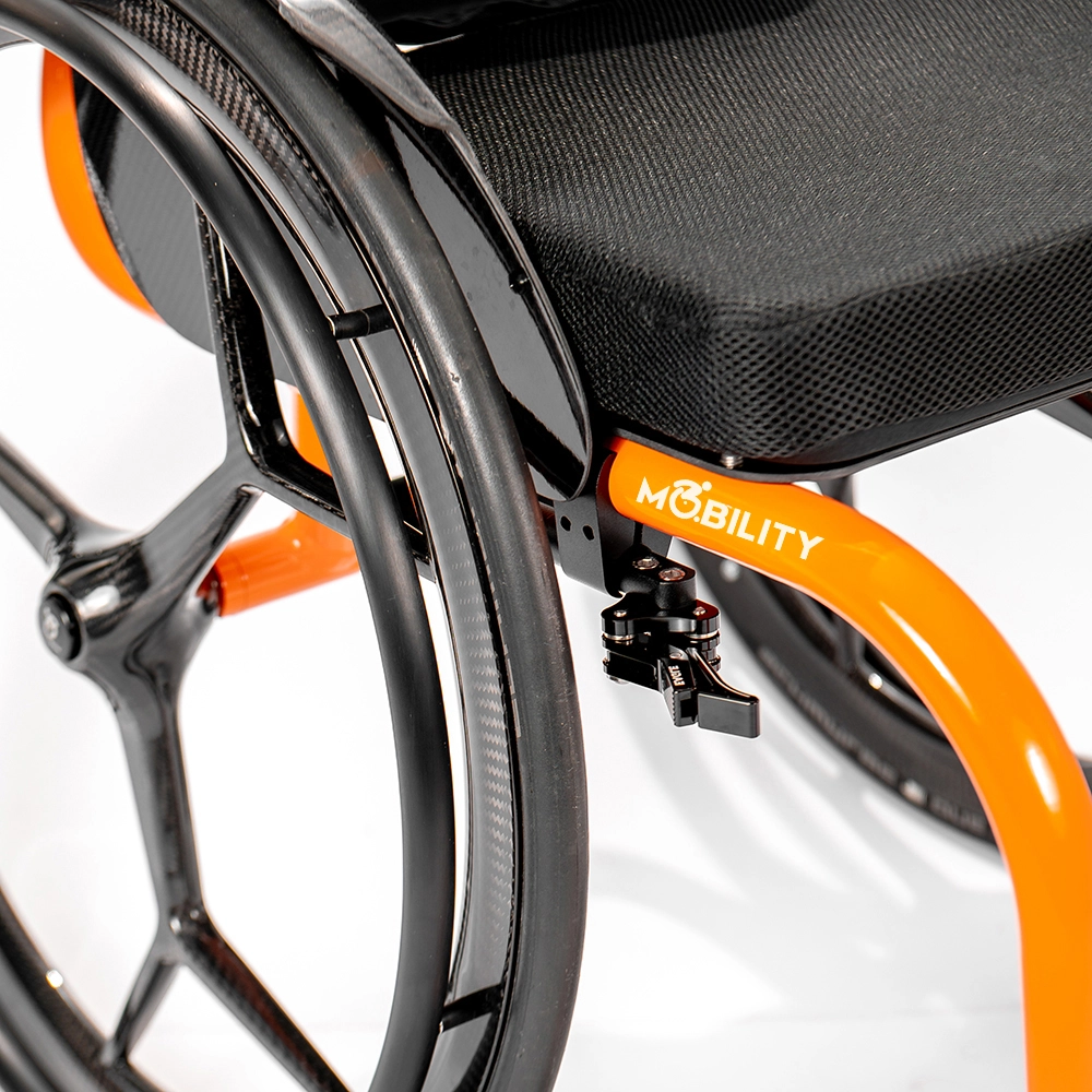 Cadeira de rodas ultraleve Viper RS em fibra de carbono, detalhe da roda em carbono — Mobility