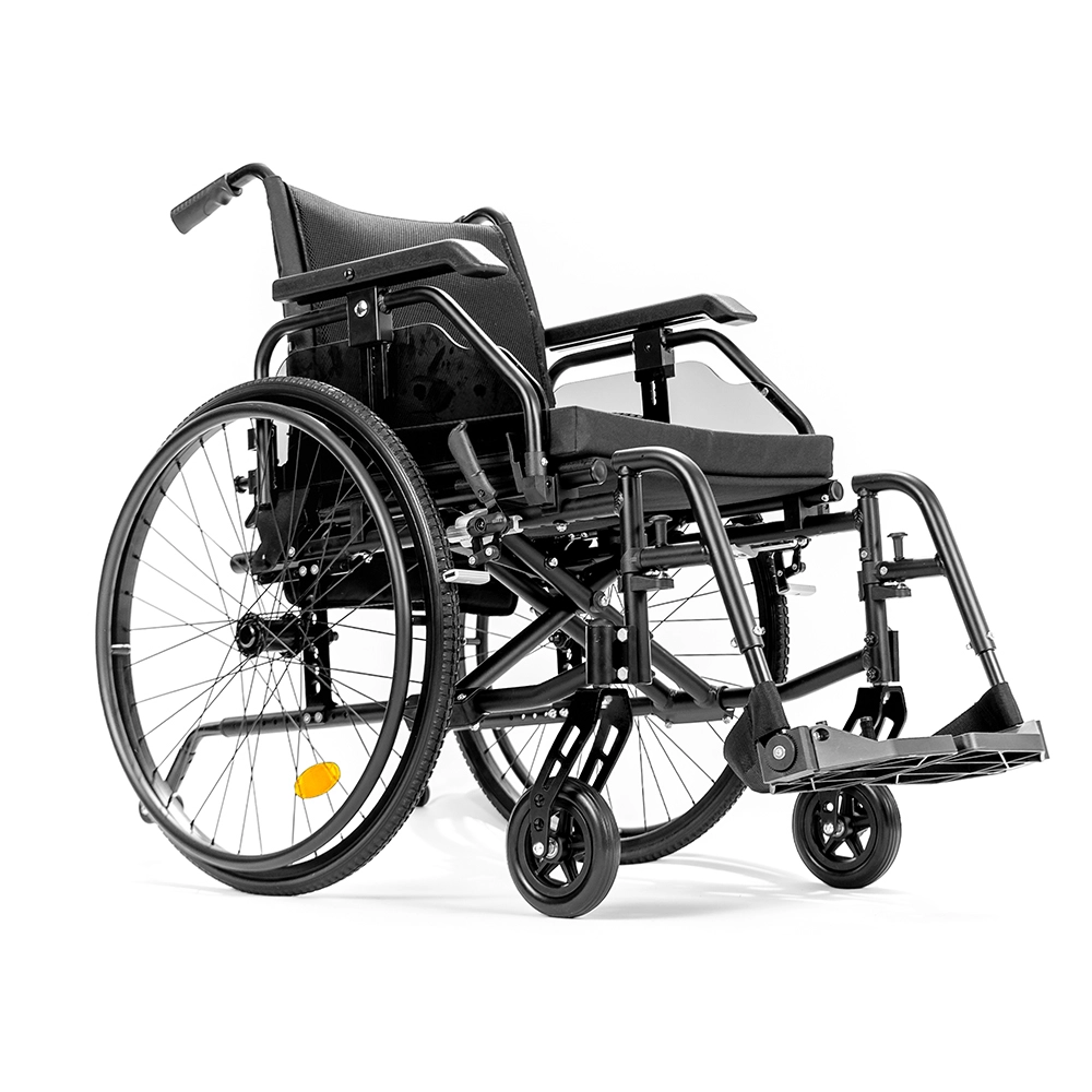 Cadeira de rodas dobrável em alumínio X2 Mobility, vista frontal em ângulo